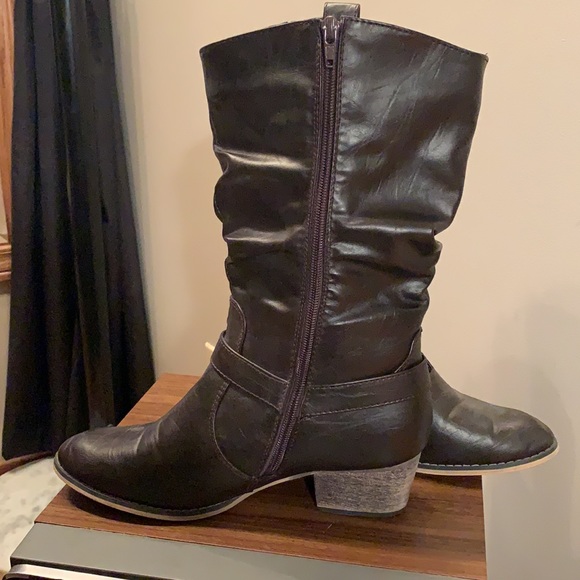 LIKE NEW Cowboy/Western Style Boot with Buckle - Picture 6 of 8